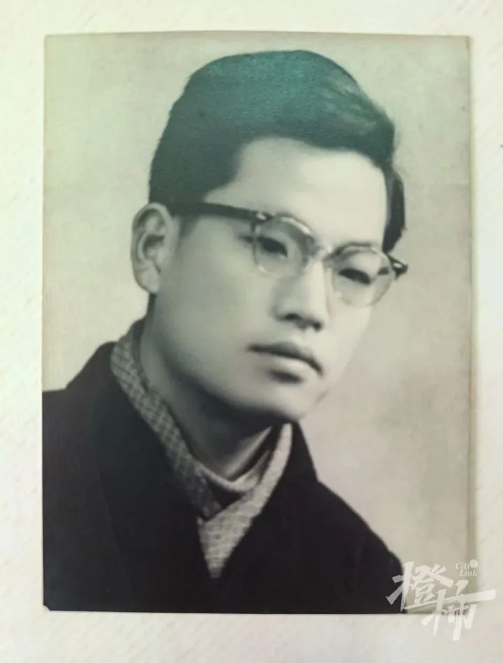 DƬ
